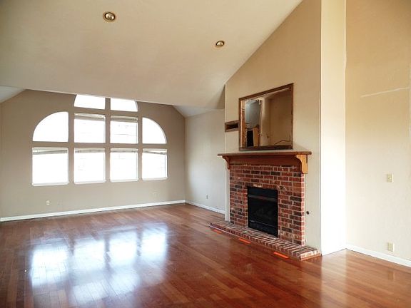 2nd image of 202 Gunnar Ln