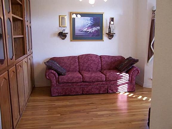 3rd image of 145 Thornhill Cir