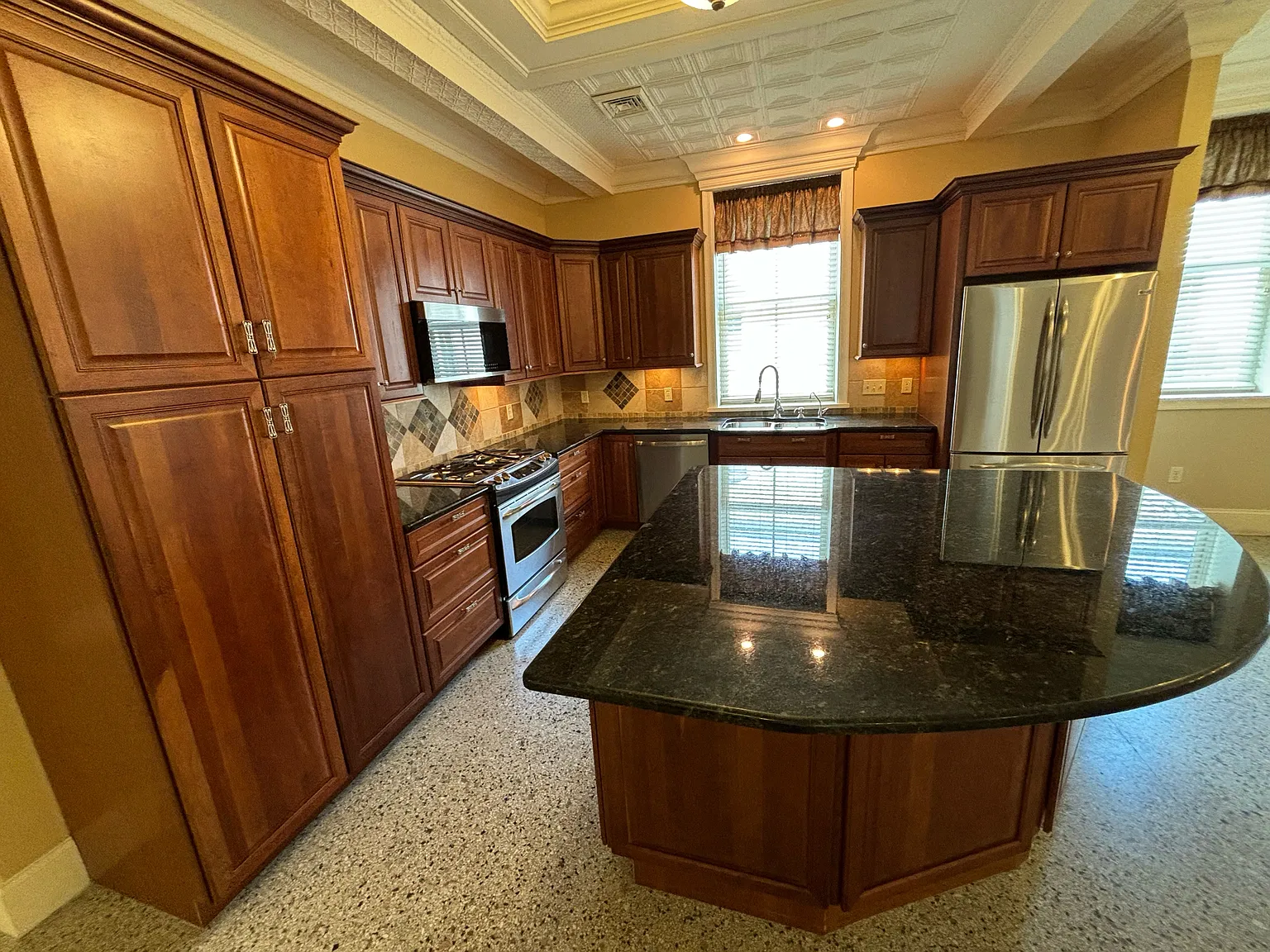 2 bed, 1200 sqft, $2,175 — Photo 2