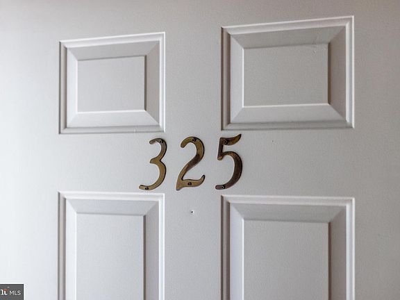 4th image of 325 Oakwood Ave