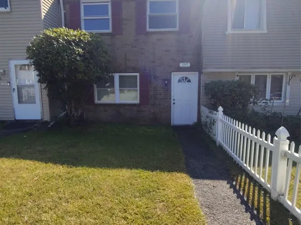 197 Hill Circle #197, Calverton, NY 11933