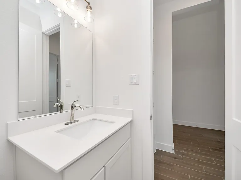 25026 Midnight Willow — Photo 36