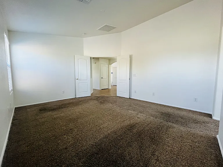 8202 S 47th Ave — Photo 13