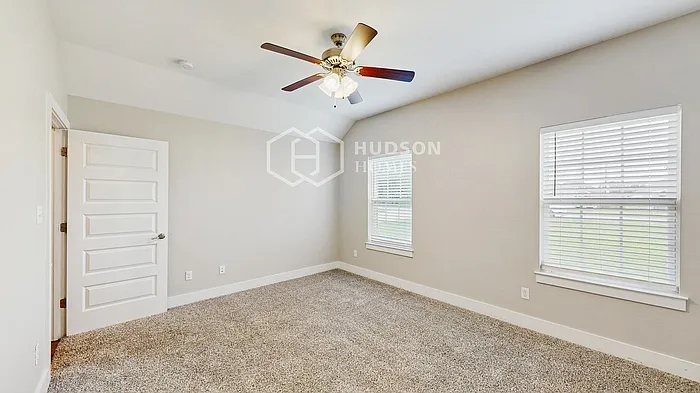 318 E Lake St — Photo 16