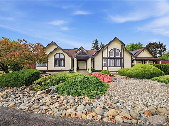 3rd image of 2881 Royce Dr
