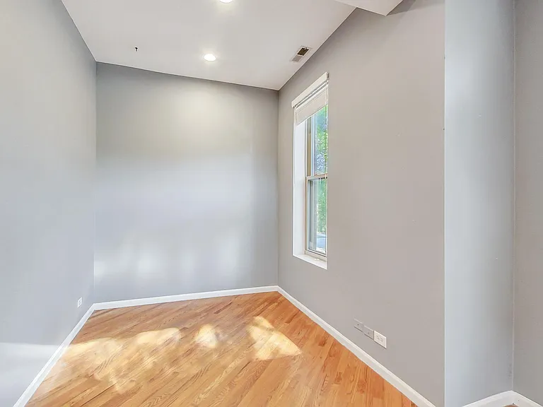 2141 W Crystal St #2 — Photo 4