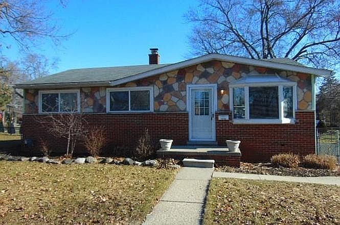 2nd image of 15172 Paderewski St
