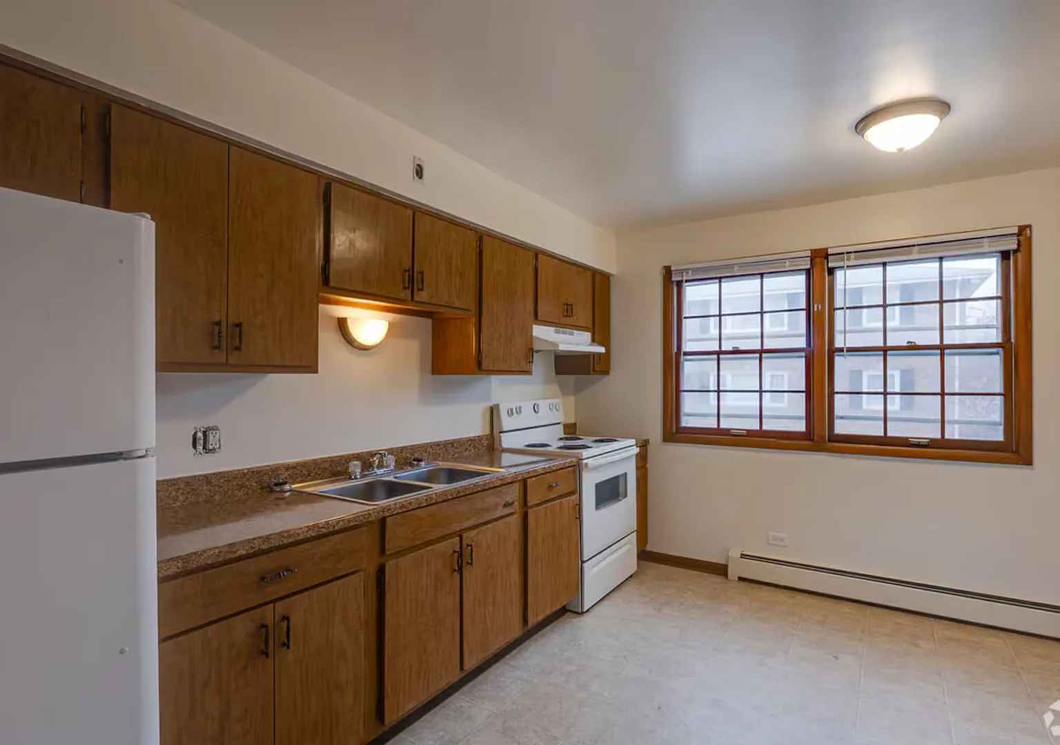 3 Bedroom, 2 Bathroom Apartment — Photo 2