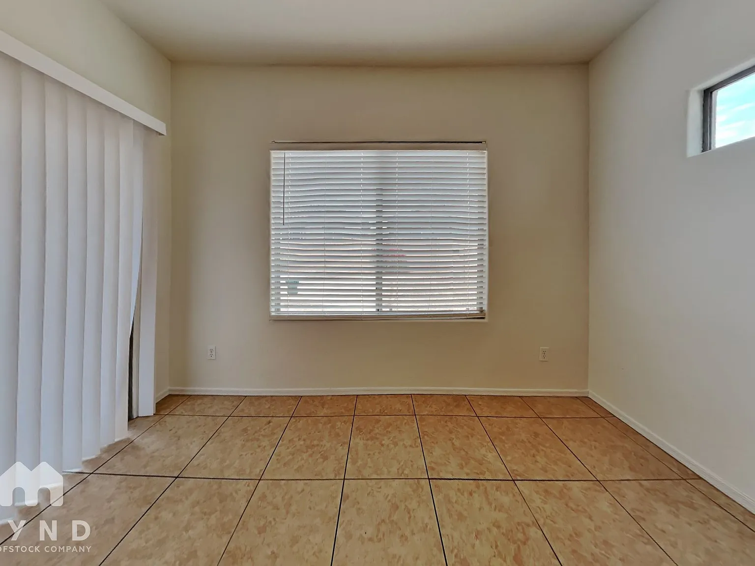 4 bed, 3.0 bath, 1809 sqft, $2,255 — Photo 3