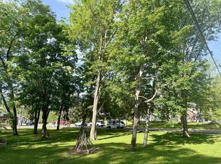 1 8th St #2-3, Baraboo, WI 53913