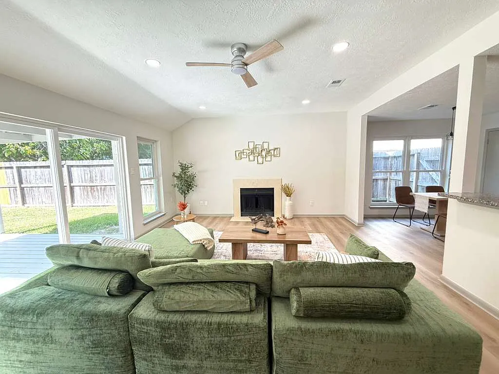 3 bed, 1811 sqft, $2,500 — Photo 4
