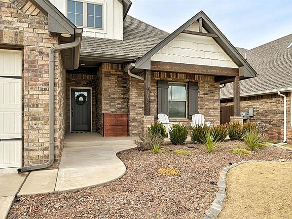 3rd image of 3033 Dudley Dr