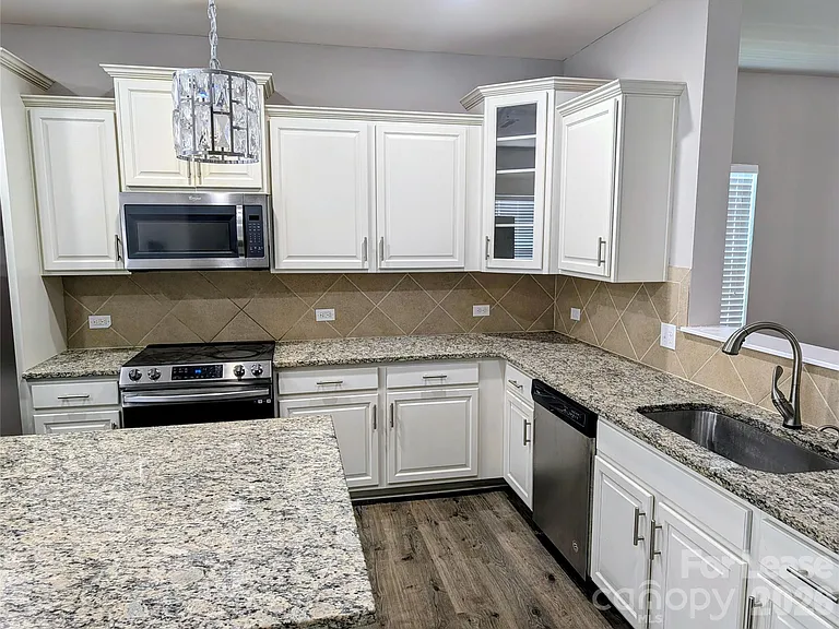 4031 Huntley Glen Dr — Photo 3