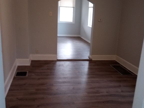 3rd image of 3943 Schiller Pl