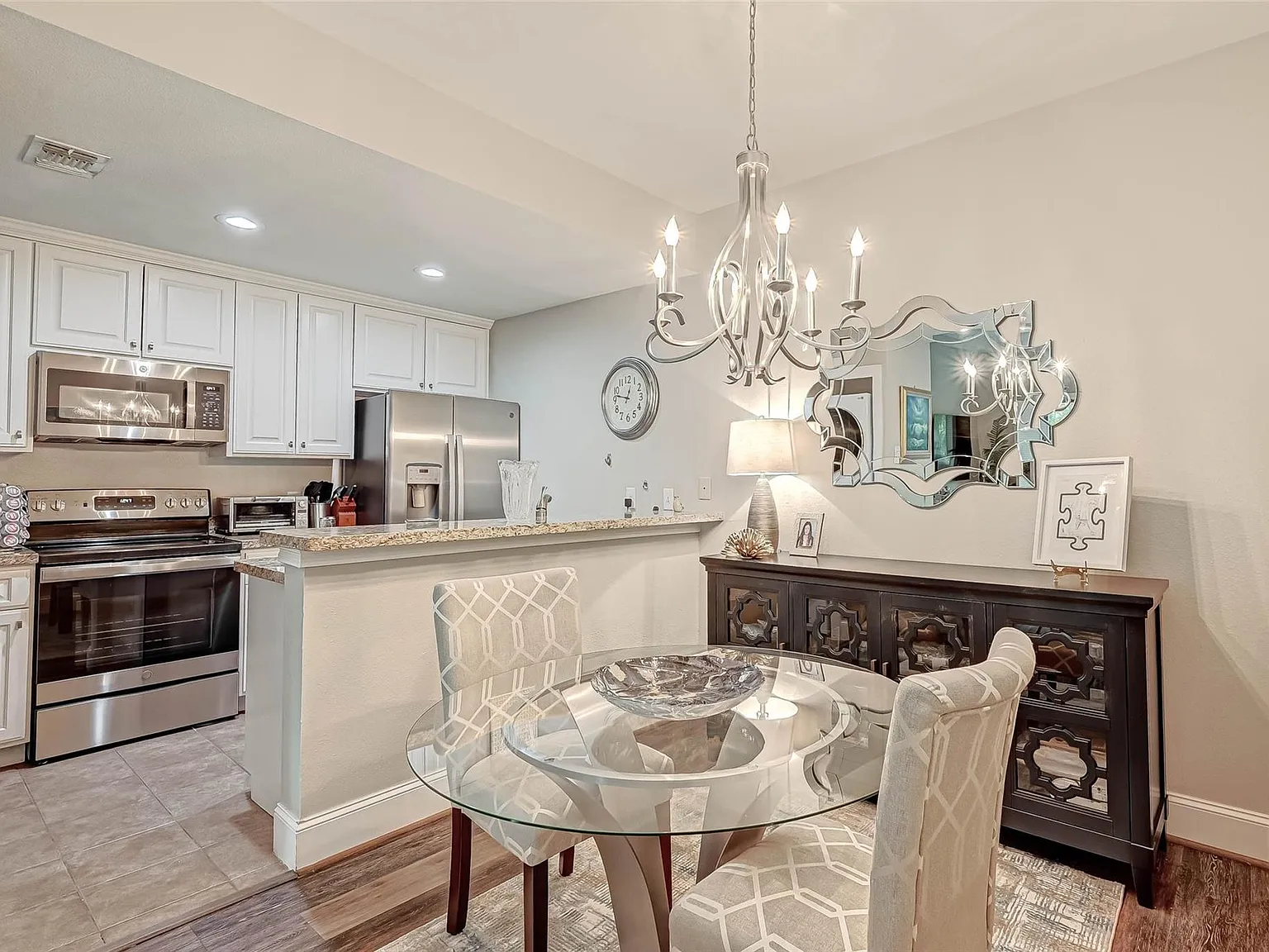1 bed, 1.0 bath, 622 sqft, $1,300 — Photo 2