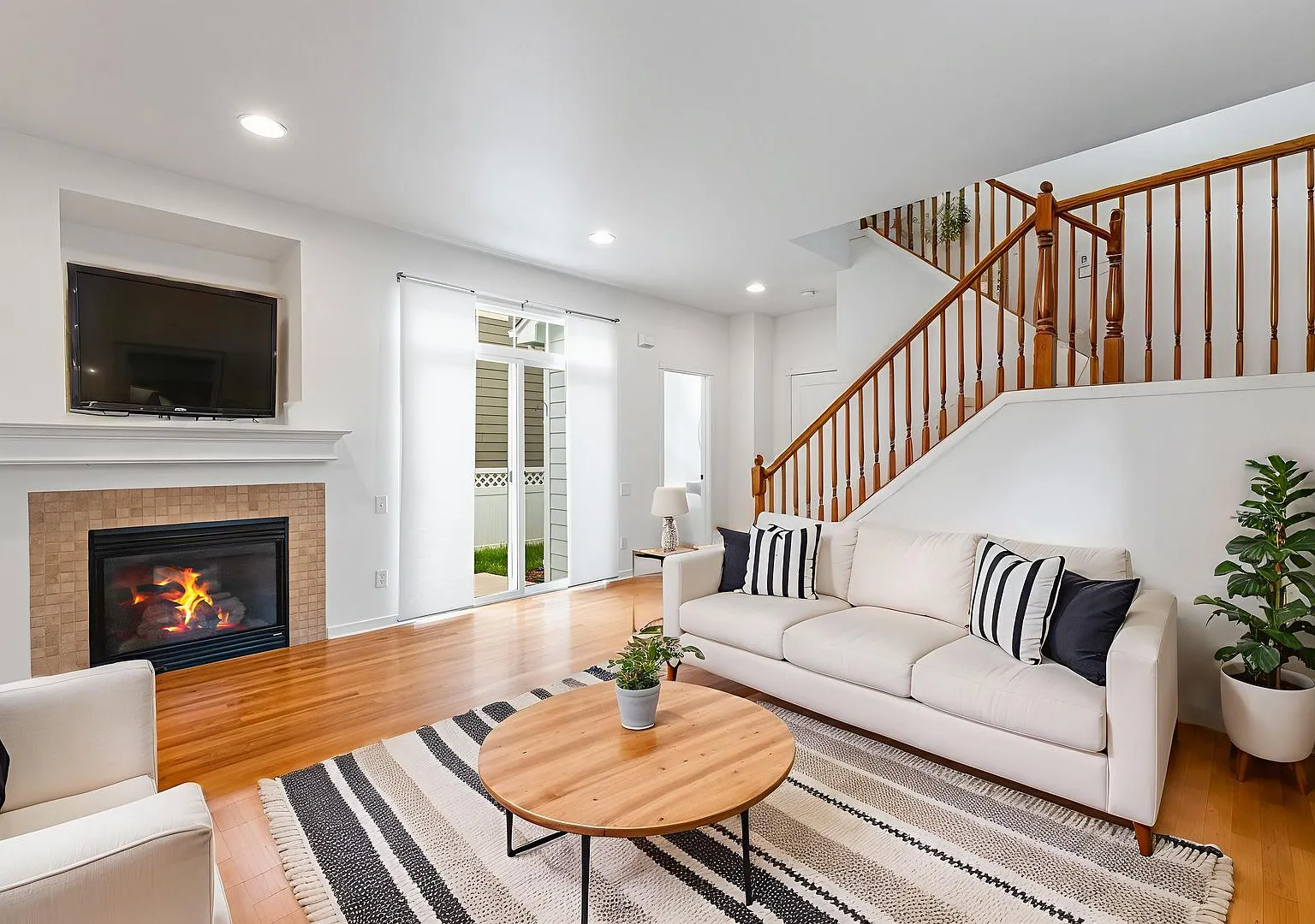 Gorgeous 3-Bed, 2.5-Bath Home With Great Amenities! — Photo 3