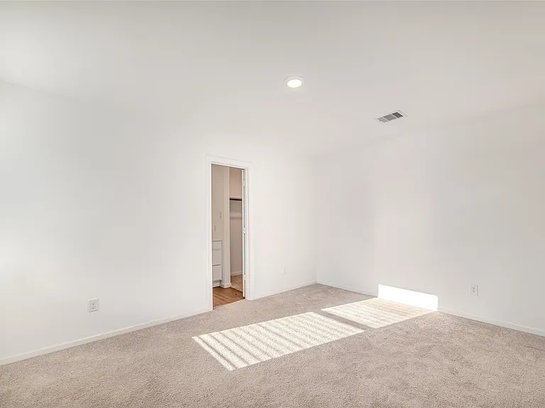 21458 Carosella Dr — Photo 30