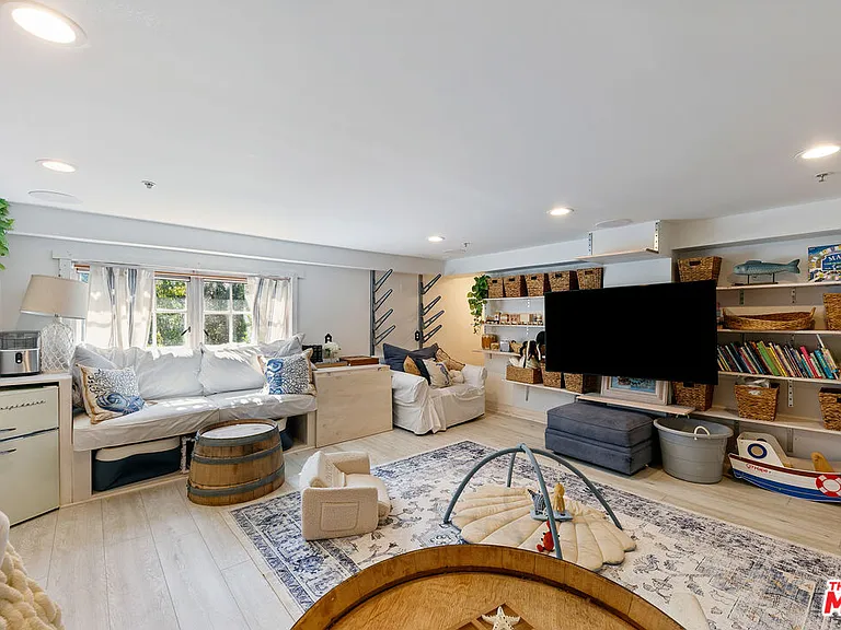 2851 Seabreeze Dr — Photo 17
