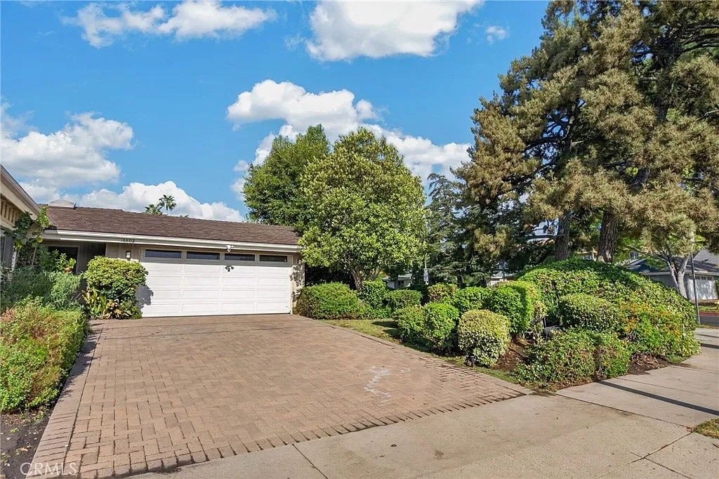 3 bed, 2.5 bath, 1887 sqft, $4,200 — Photo 3
