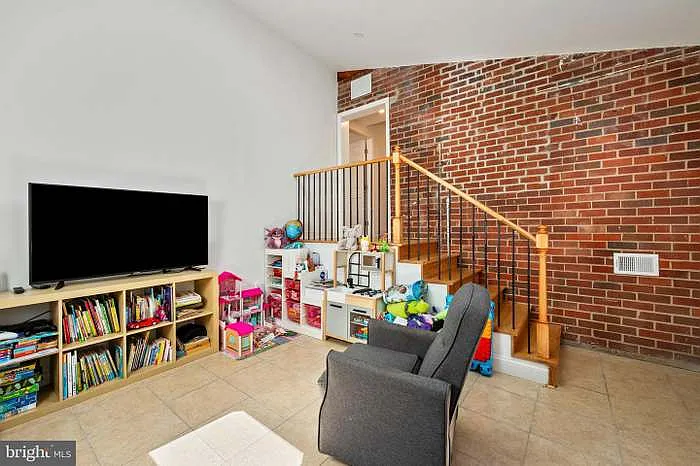 708 Hankin St — Photo 15