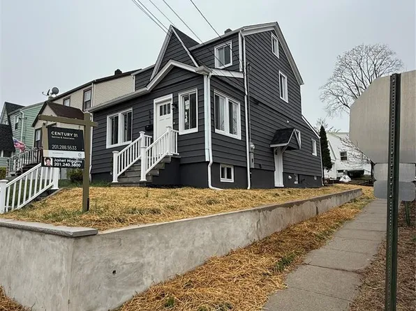 648 9th St, Carlstadt, NJ 07072