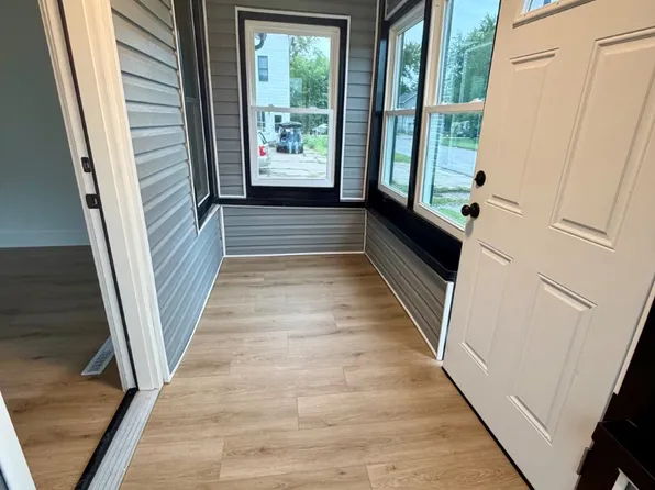 307 S 9th St, Council Bluffs, IA 51501