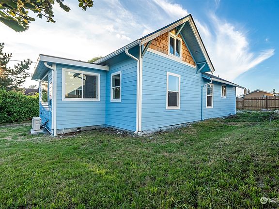 4th image of 1364 Whidbey Avenue E