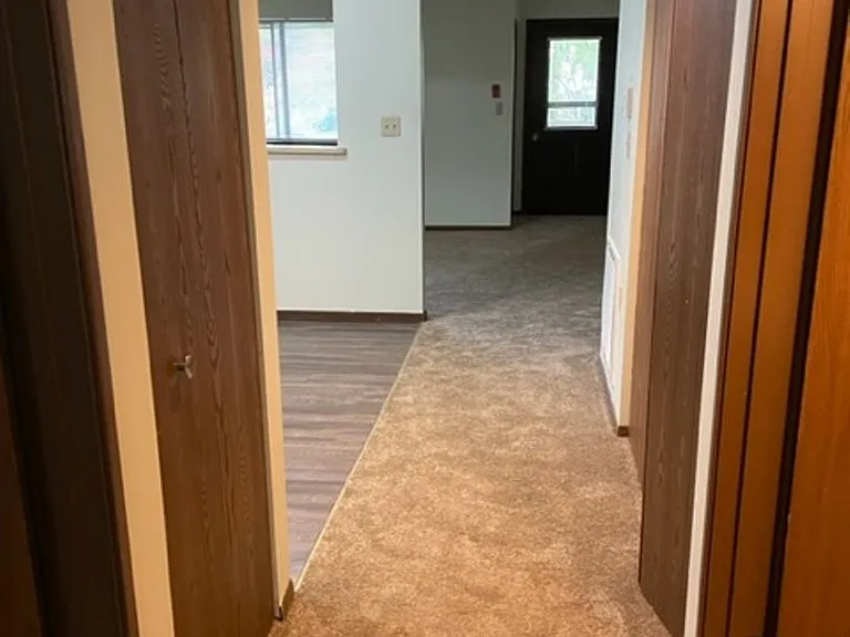 N114W16045 Sylvan Cir — Photo 12