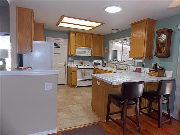 5th image of 1015 San Carlos Dr