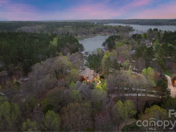 8915 Linden Grove Ct, Sherrills Ford, NC 28673