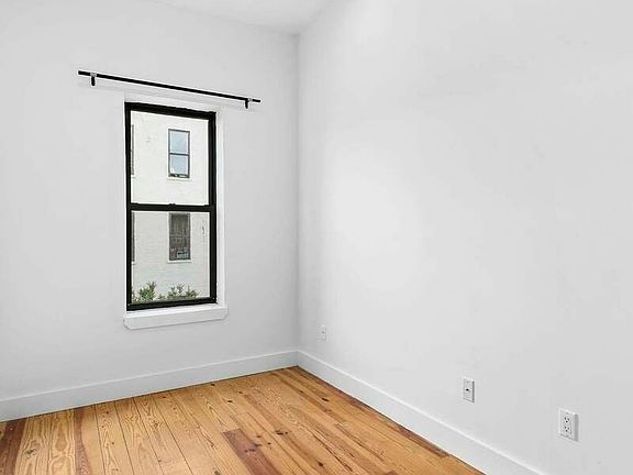 4th image of 570 Evergreen Ave