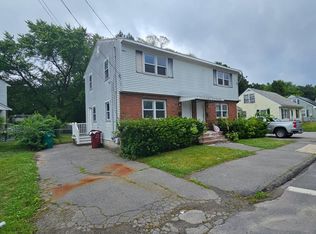 697 Beacon St, Lowell, MA 01850