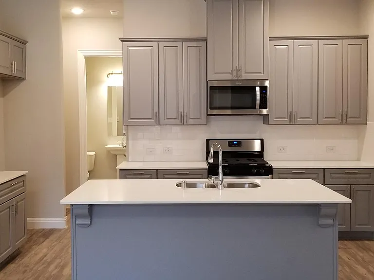 2221 Epitome Ave — Photo 1