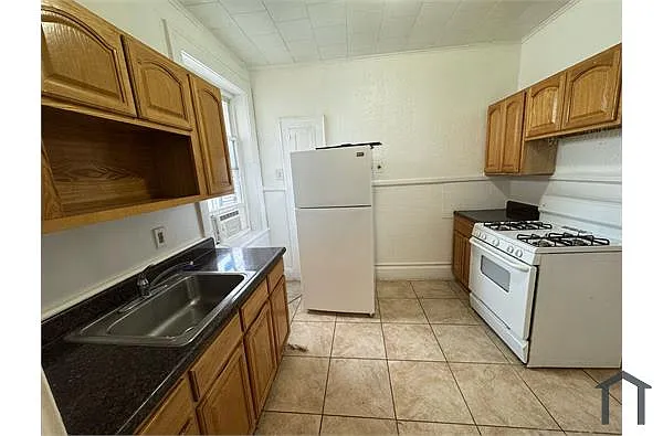 Photo 1 of 4 - 328 N 12th St #6 - Newark, NJ Primary Photo - 328 N 12th St #6