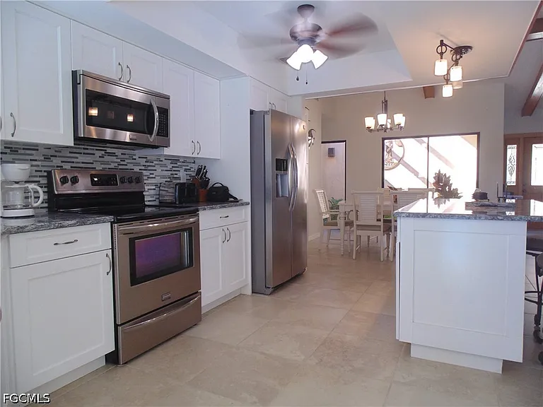 4011 SW 2nd Ave — Photo 5