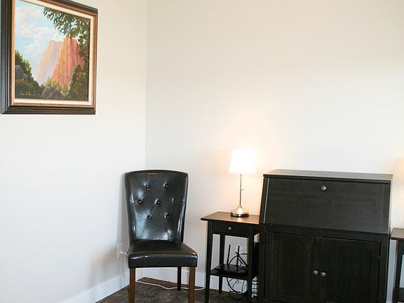 4th image of 1050 Larch Dr