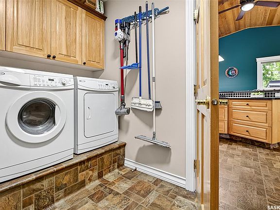 4th image of 417 Daniel DRIVE