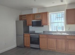 4230 6th St SE #1, Washington, DC 20032