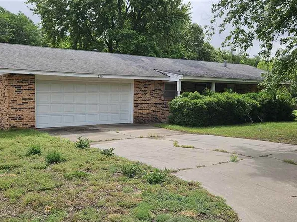 830 Saralyn Dr, Blackwell, OK 74631
