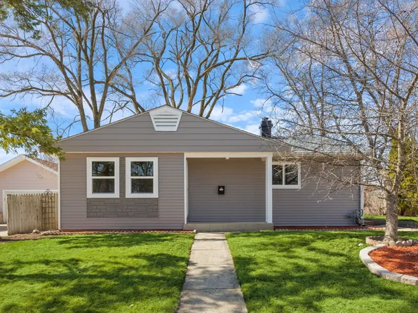 60 Hickory Dr, Carpentersville, IL 60110