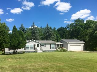 5701 E Riverside Dr, Lyons, MI 48851