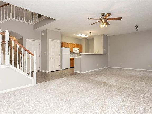 3rd image of 1009 Grovewood Dr