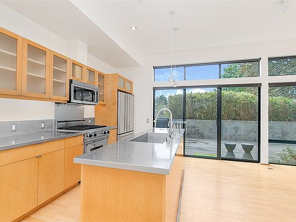 5th image of 5611 University Way NE Unit 100E