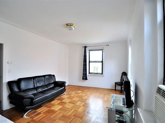 5th image of 62-64 Saunders St APT O4