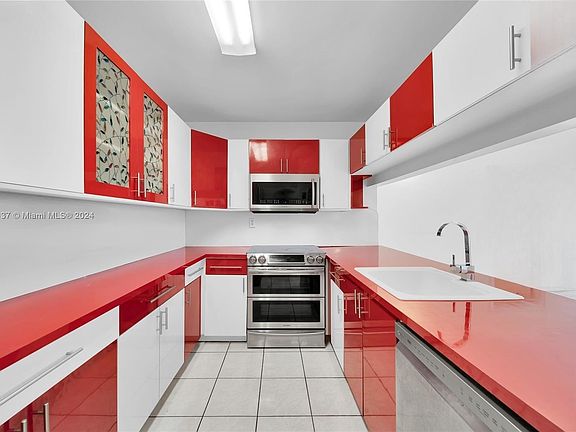 5th image of 2740 W 63rd Pl #24-25