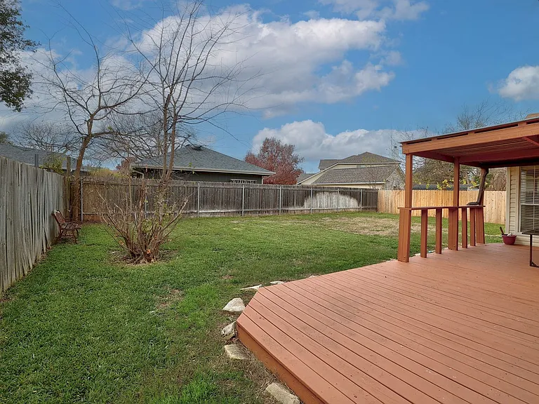 1811 Iris Ln — Photo 27