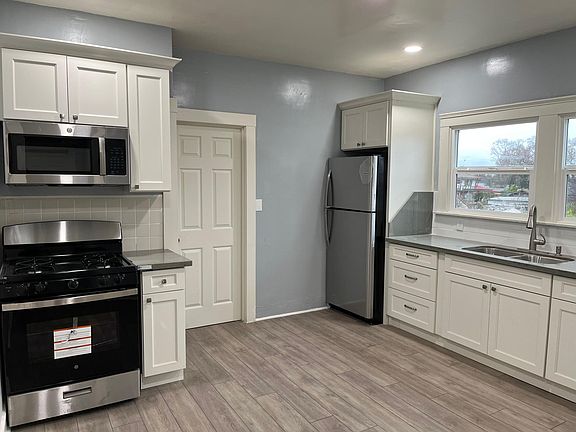 4th image of 700 Water St APT B
