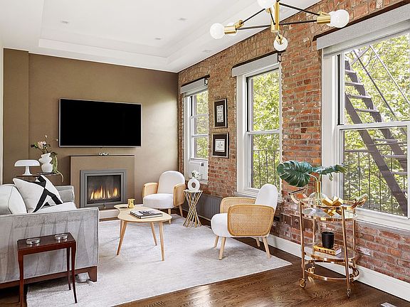 3rd image of 77 Perry St #6CD