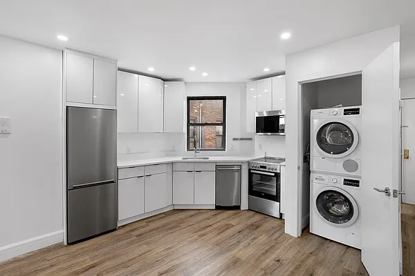 Rented by Safdie Realty Group | media 3