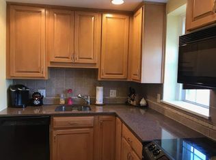 2874 S Abingdon St, Arlington, VA 22206
